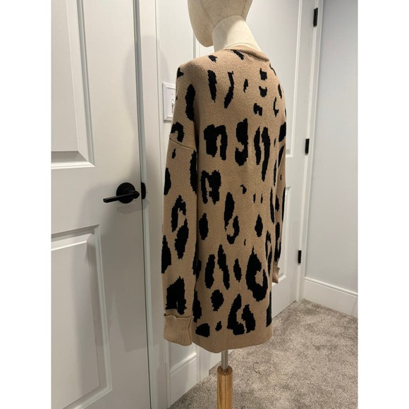 Zesica | Color: Light brown/tan &
cheetah print | Cardigan | Condition: Great - Picture 5 of 7